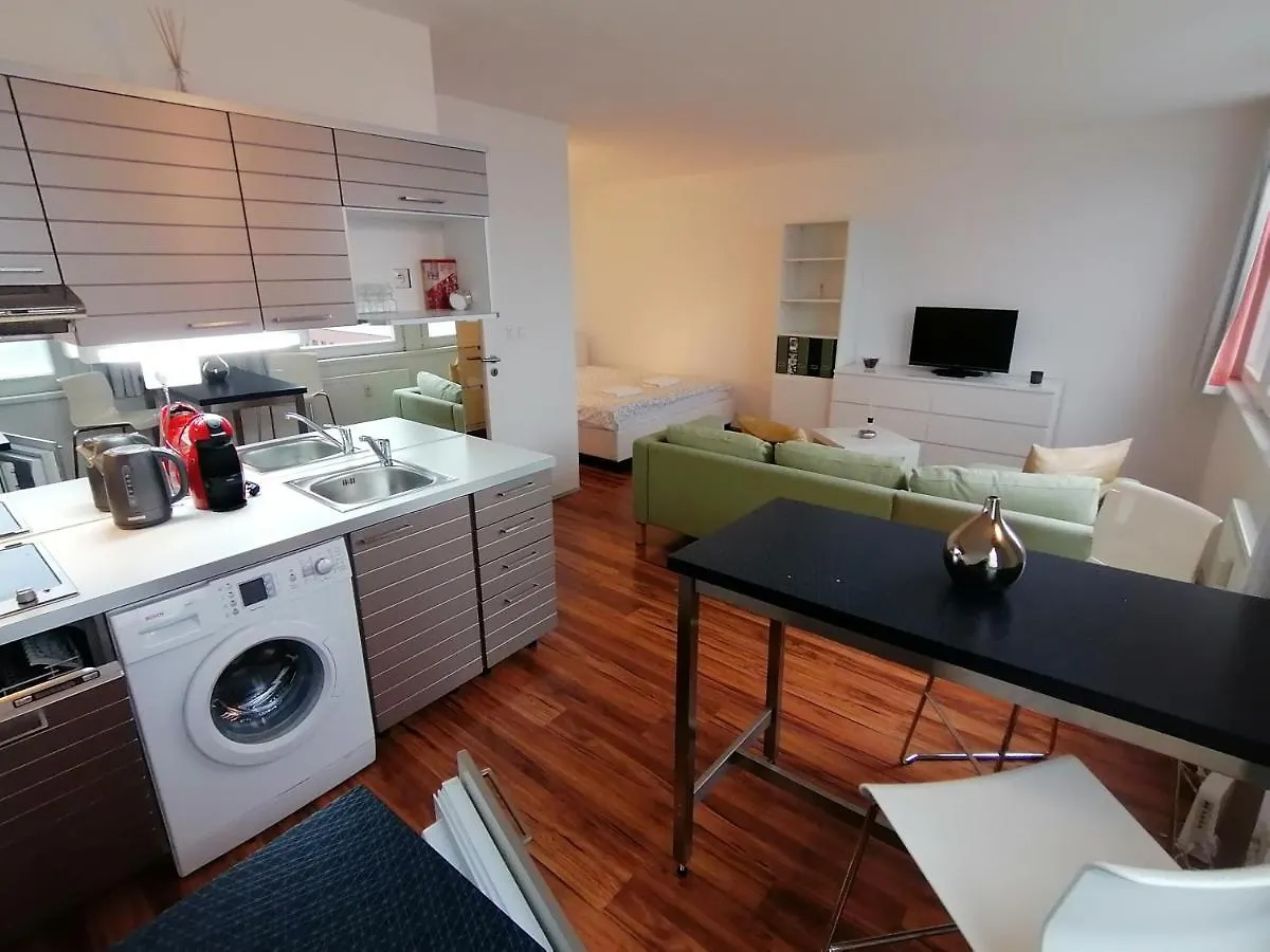 Golden Family Apartments Prague 0*,