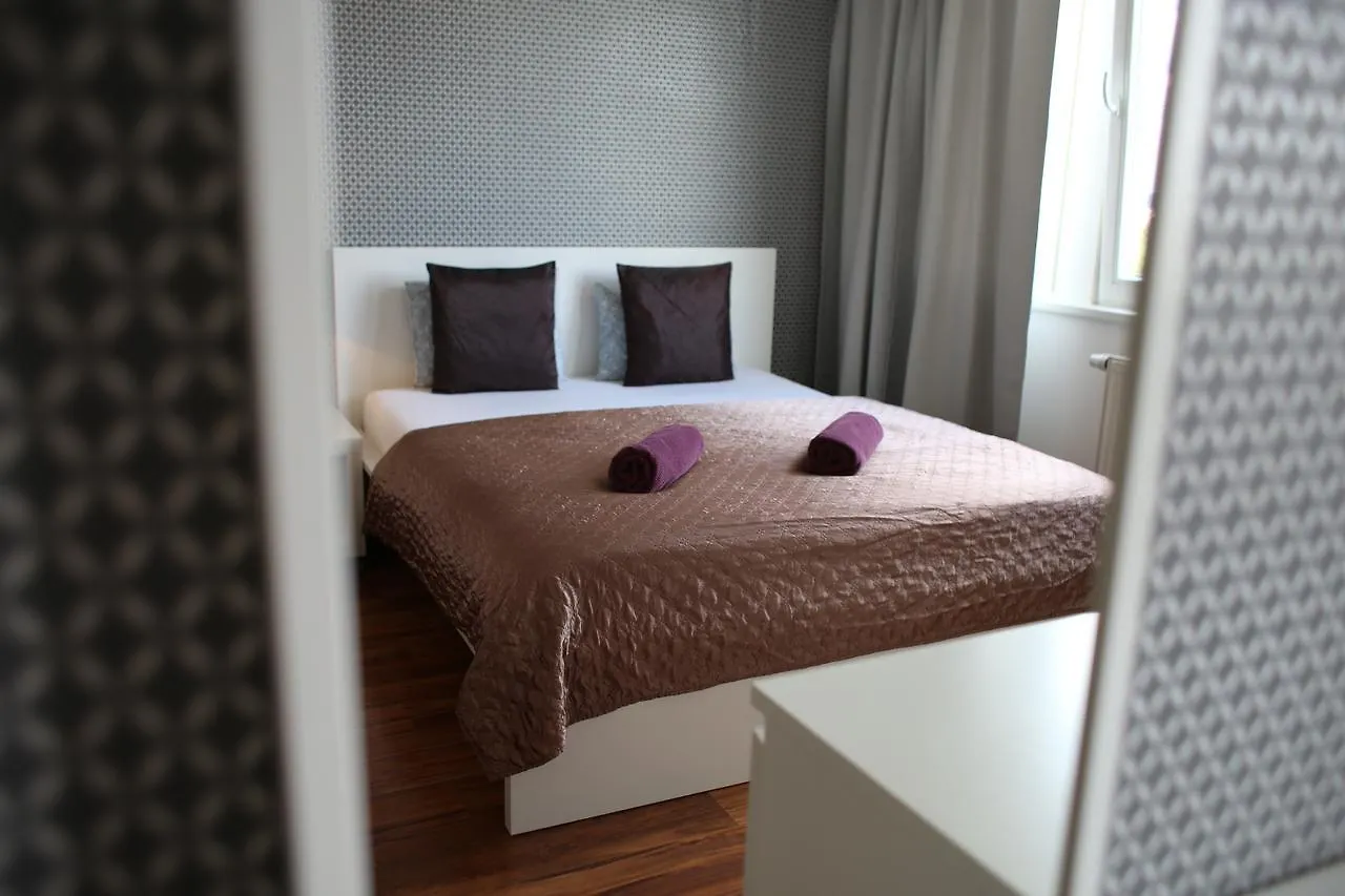 Golden Family Apartments Prague 0*,